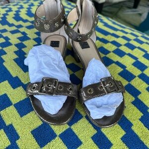 White House Black Market gorgeous sandals 7